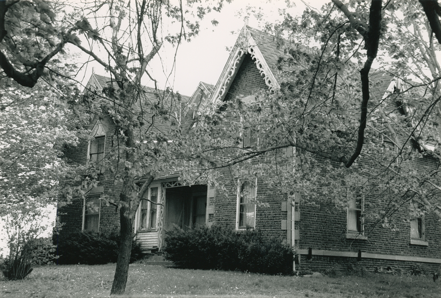 Roy-5 4585 Griswold St 1